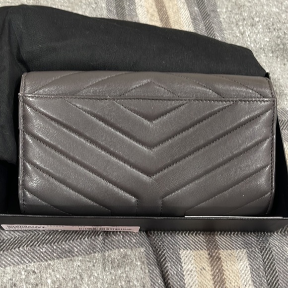 Saint Laurent Lambskin Y Quilted Monogram Large Loulou Flap Wallet Asphalt Gray - Picture 4 of 8